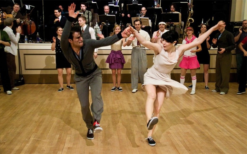 Simple movements: twerk, waltz and other most depraved dances of the world