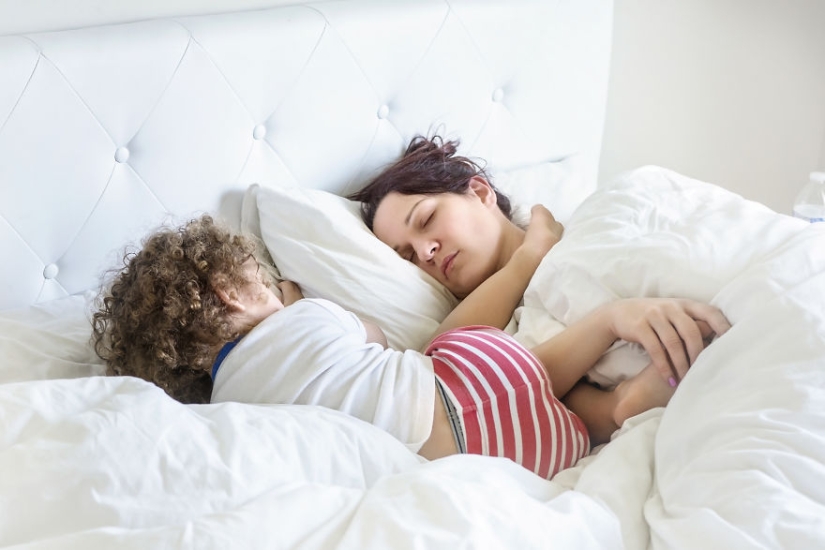 Sin espacio personal, descanso y sueño: la fotógrafa mostró fotos honestas sobre lo que es ser madre