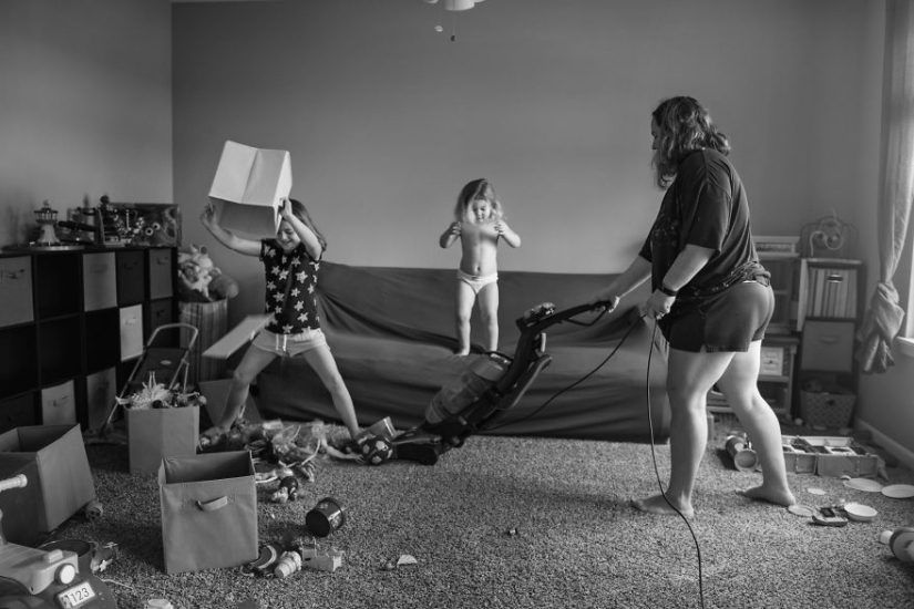 Sin espacio personal, descanso y sueño: la fotógrafa mostró fotos honestas sobre lo que es ser madre