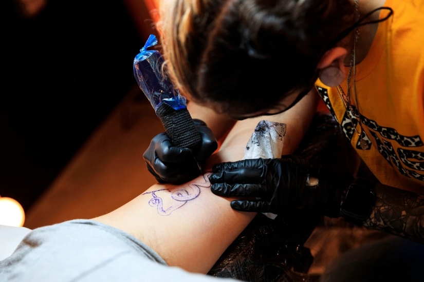 Sin una sombra de arrepentimiento: un salón de tatuajes de Nueva York hace que los tatuajes desaparezcan después de un año