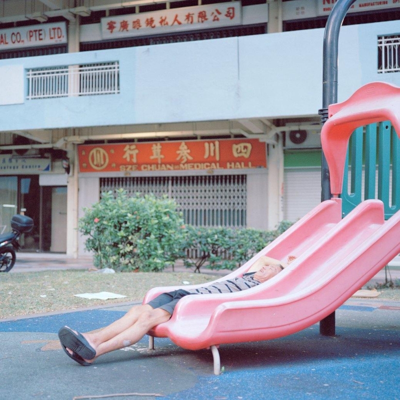 "Singapore": Sleeping areas of the brightest city in Asia