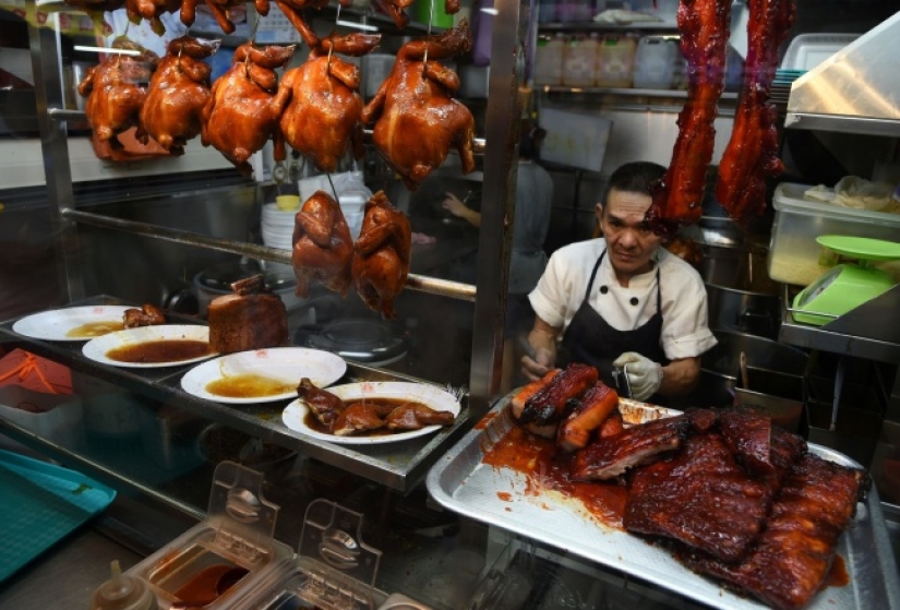 Singapore street food vendor gets Michelin star