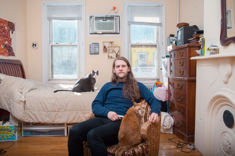 Single men and their cats