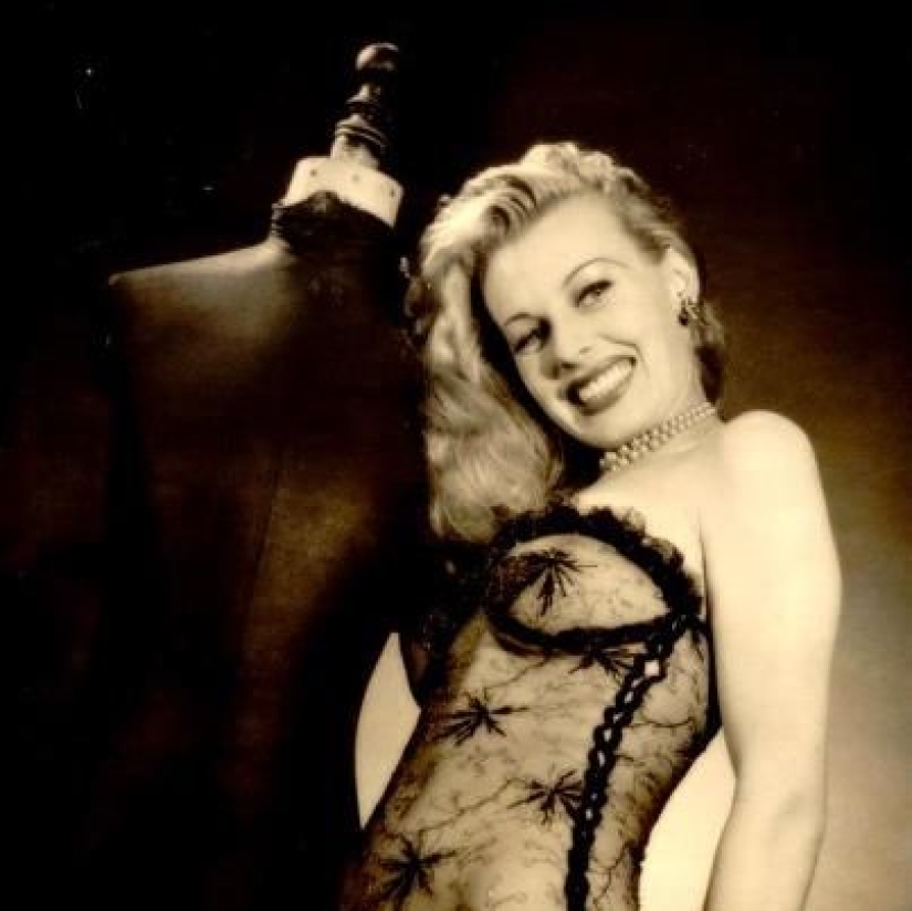Sira Marti is the first burlesque star from Switzerland