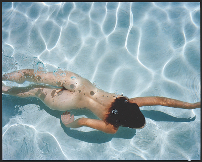 Skinny dipping: la belleza del cuerpo desnudo por Deanna Templeton