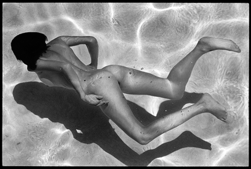 Skinny dipping: la belleza del cuerpo desnudo por Deanna Templeton
