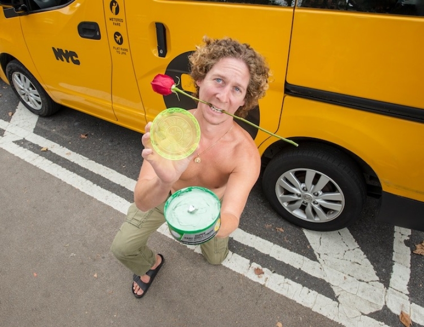 Smile, Chief! An unusual calendar with photos of New York taxi drivers is already on sale
