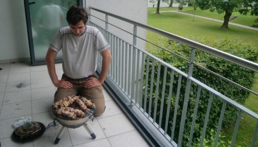 Smoking and cooking kebabs on balconies have been banned in Russia