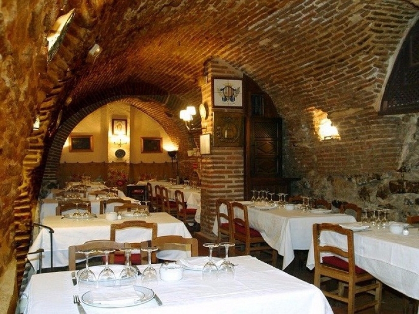 Sobrino de Botin: the oldest restaurant in Europe that Hemingway loved and where Goya worked part-time in his youth
