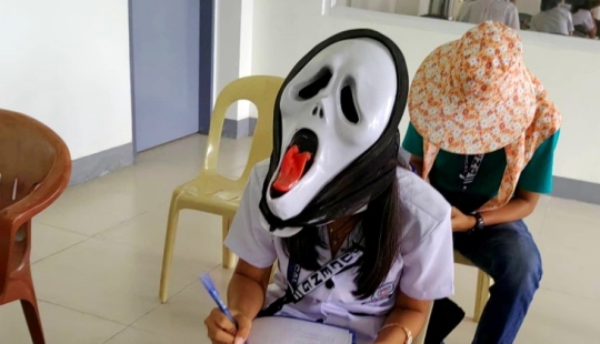 "Sombreros contra las trampas" Los estudiantes filipinos han conquistado Internet