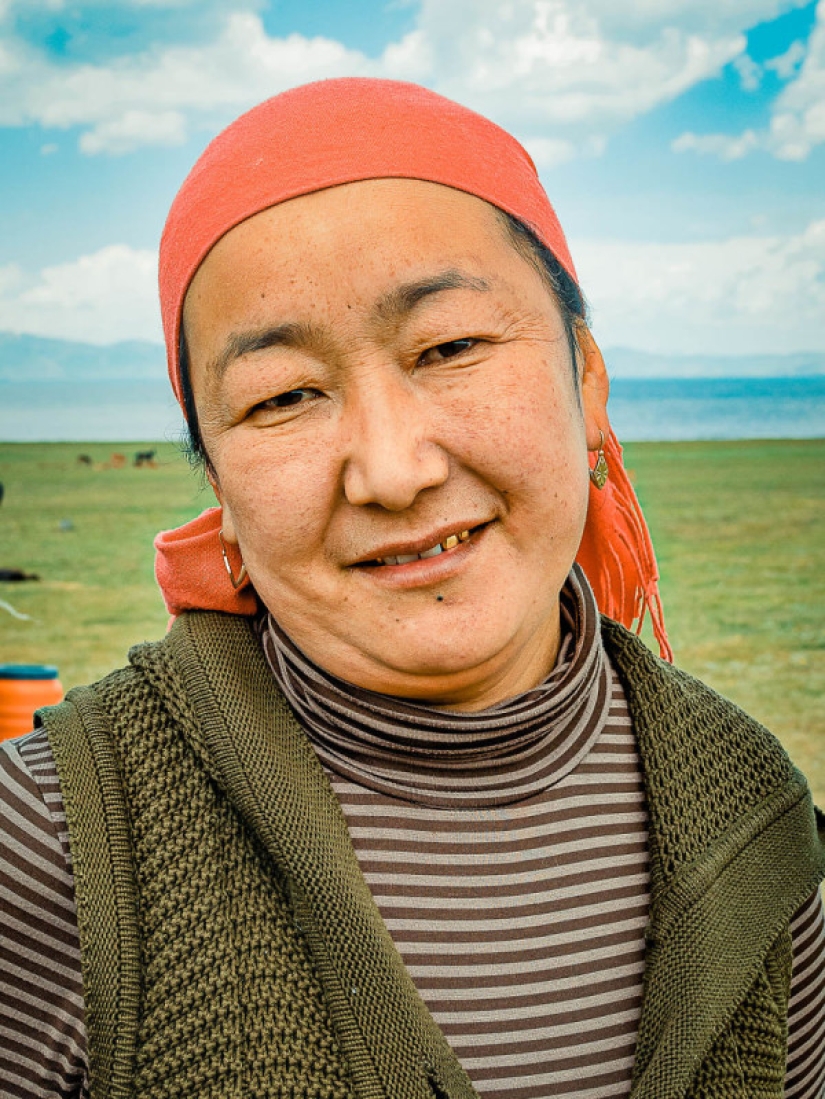Sonrisa sincera y mirada penetrante de los residentes de Kirguistán en la lente de un fotógrafo libanés