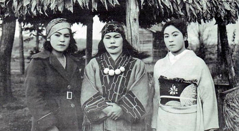 Sonrisas de las mujeres Ainu