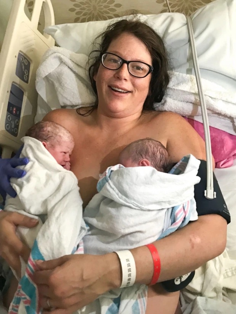 Sorpresa más amable: una joven madre se sorprendió cuando dio a luz a gemelos en lugar de una hija