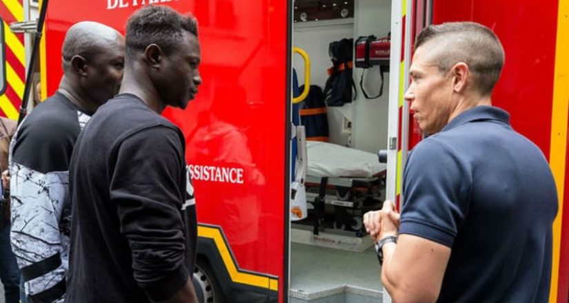 "Spider-Man" from Mali received documents and entered an internship in the fire brigade