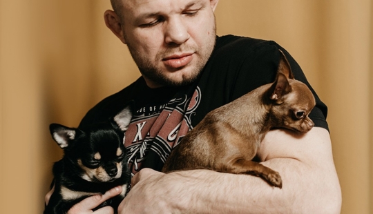 Study: women like men with small dogs in their arms