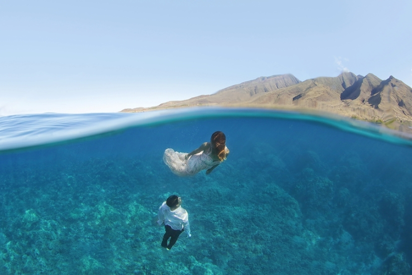 Stunning underwater engagement photo session