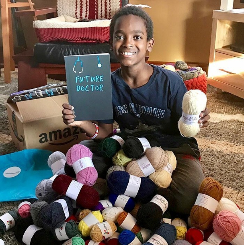 Success story: thousands of people watch an orphan from Ethiopia knitting