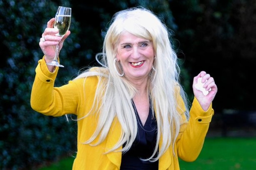 Suerte con un final triste: mujer transgénero de 58 años que ganó el premio gordo murió repentinamente