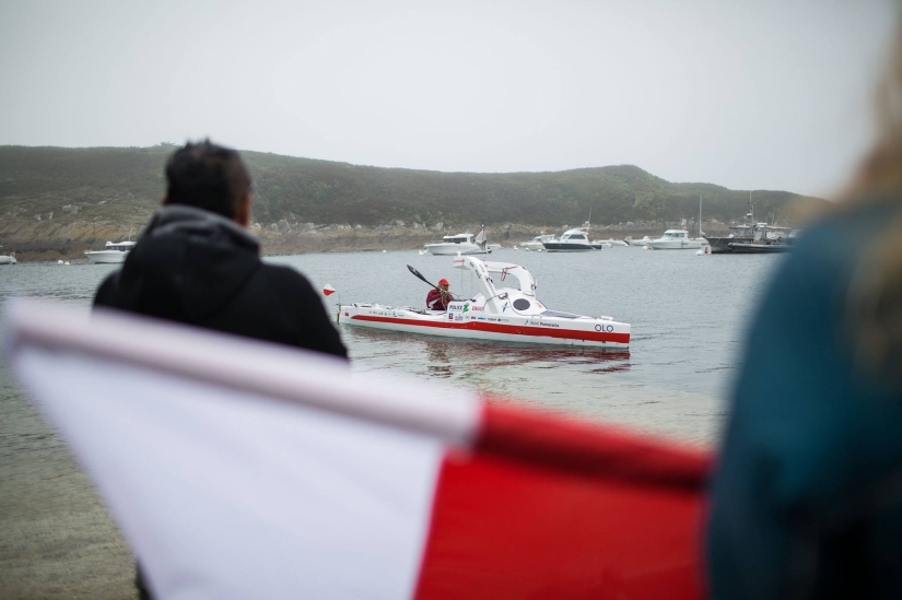 Sushi paddles: Polish pensioner crossed the Atlantic in a kayak, having sailed for more than 100 days