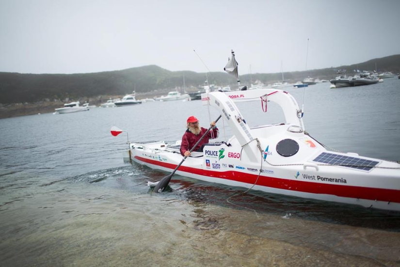 Sushi paddles: Polish pensioner crossed the Atlantic in a kayak, having sailed for more than 100 days