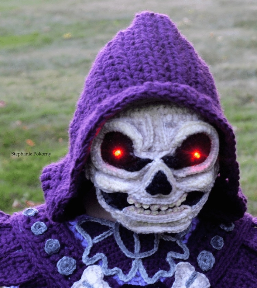 Talento en el gancho: Madre teje increíbles atuendos de Halloween para niños