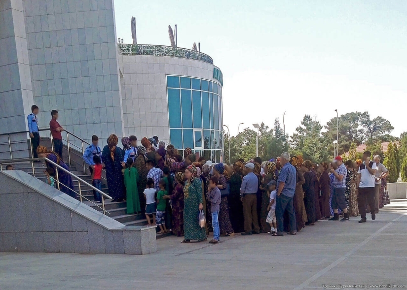 Telón de acero para los turcomanos: por qué se prohibió a los residentes de Turkmenistán salir del país