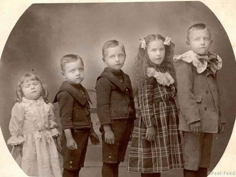 Terrible game, or Why in the old days, children played in the funeral