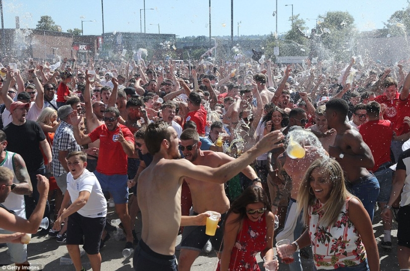 Thank God, not on Nikolskaya: how English fans celebrated the victory of their national team