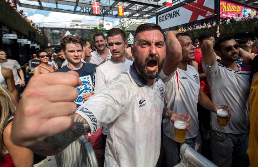 Thank God, not on Nikolskaya: how English fans celebrated the victory of their national team