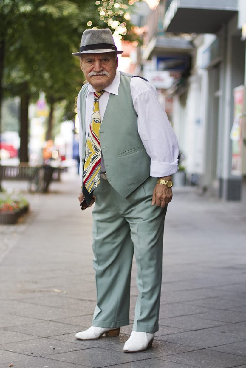 The 86-year—old tailor goes in different clothes every day, and always in a stylish one
