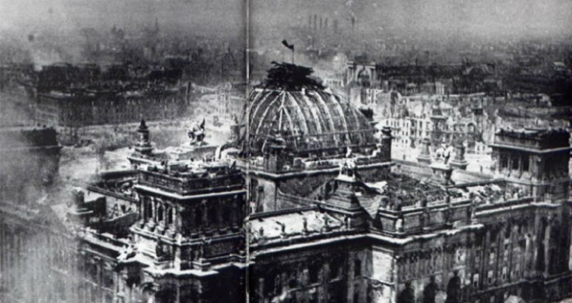 The banner over the Reichstag-the photo for which Viktor Temin was almost shot