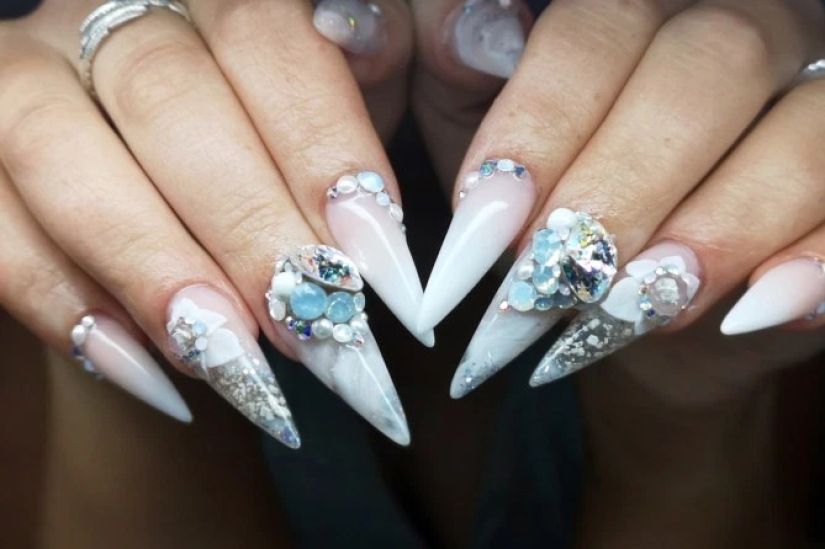 The bride made a wedding manicure with her father's ashes to honor his memory
