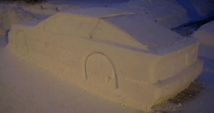 The Canadian made a car out of snow to draw wipers, and attracted the attention of the police