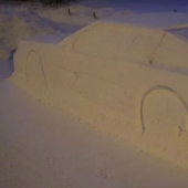 The Canadian made a car out of snow to draw wipers, and attracted the attention of the police