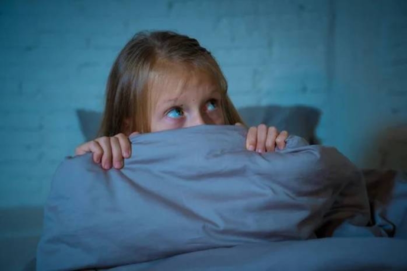 The child is afraid: 10+ practices that will help overcome fear
