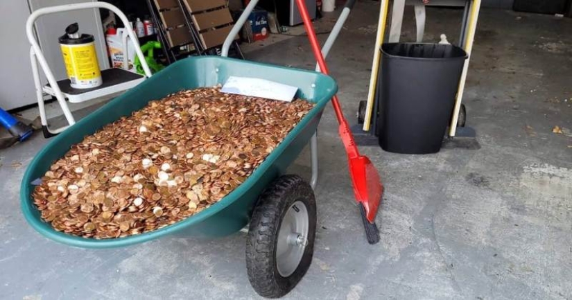 The employer gave the former employee a salary with a wheelbarrow of change and got sued