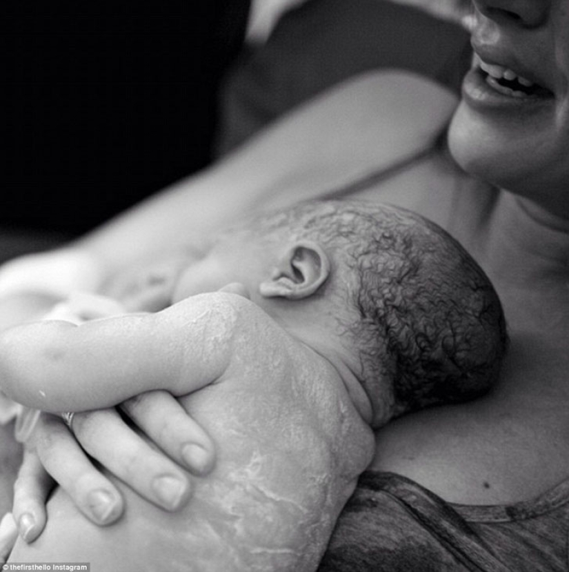 The first "hello": a photo project about the first meeting of mom and baby