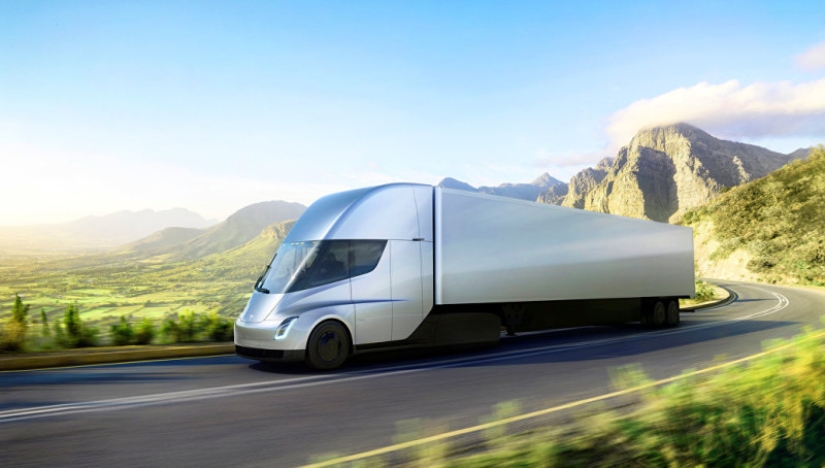 The first video of the acceleration of a lightning truck from Tesla appeared on the network