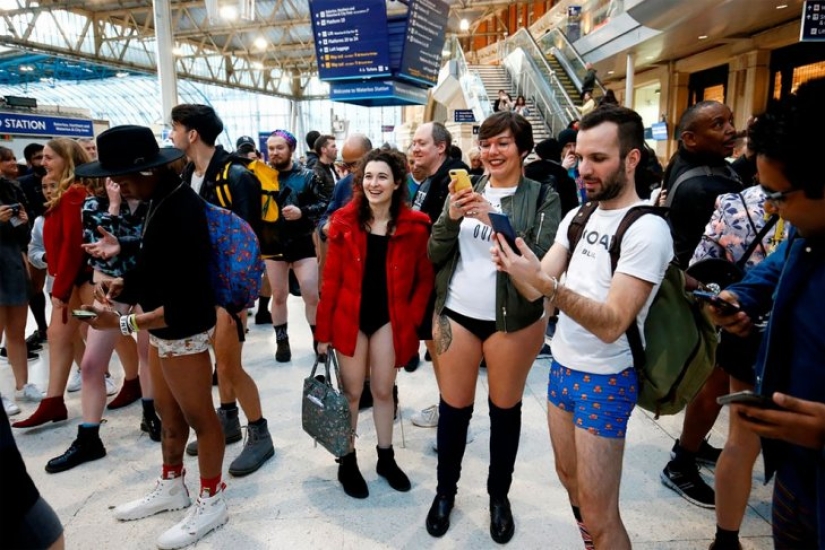 The flash mob "Metro without pants" is walking around the planet. This year 10 cities have joined