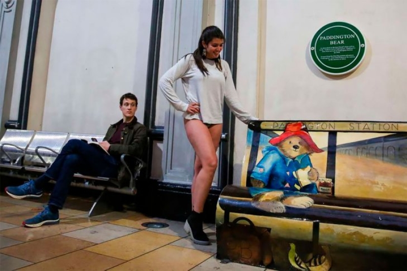 The flash mob "Metro without pants" is walking around the planet. This year 10 cities have joined