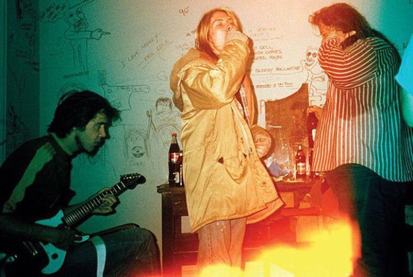 The formation of the Nirvana group in previously unpublished photos