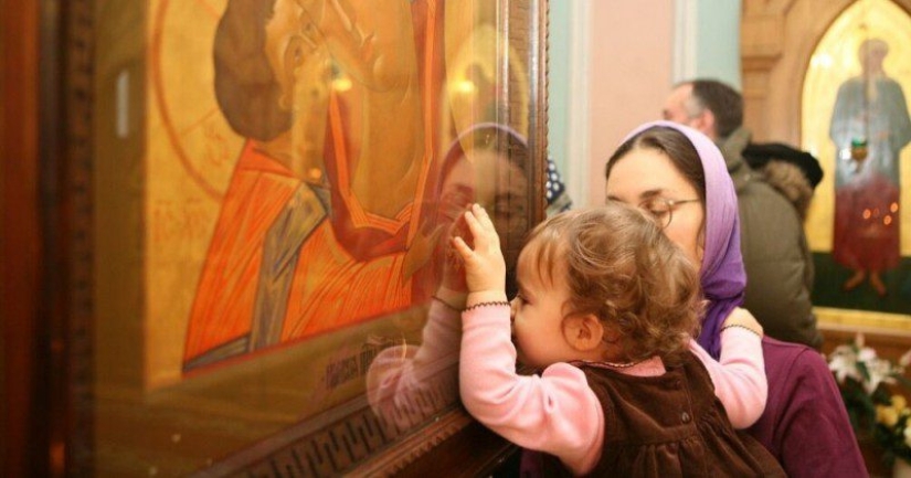 The girl clearly showed the bacterial danger of church icons