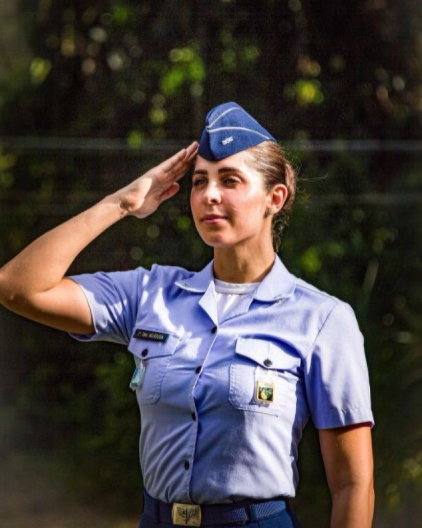 The girl pilot quit the Brazilian Air Force for a career on OnlyFans