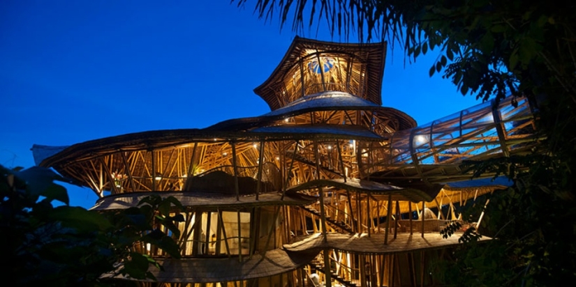 The girl quit her job, went to Bali and built an awesome bamboo house there
