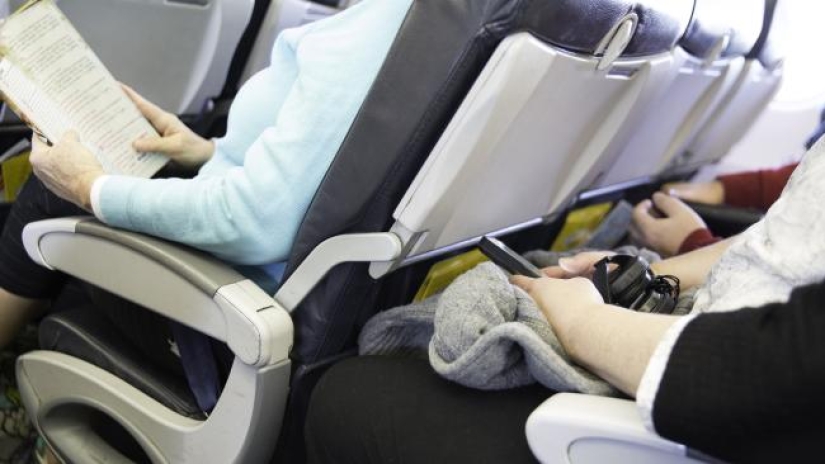 The girl told how to survive during a 23-hour flight without gadgets