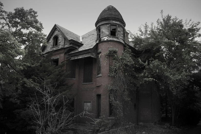 The history of real haunted houses