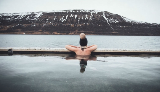 The Icelandic airline is looking for a couple of people who will pay 4 thousand dollars for travel The Icelandic airline is looking for a couple of people who will pay 4 thousand dollars for travel