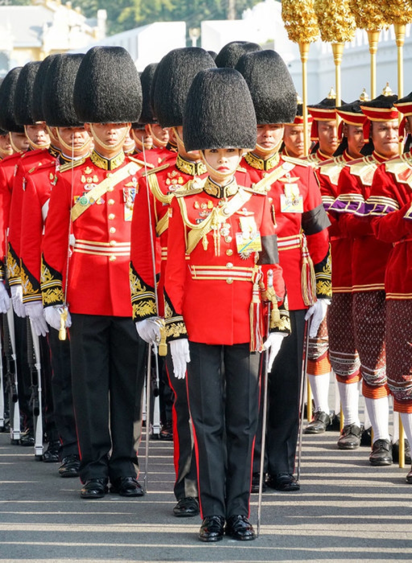 The King of Thailand married a general (for the second time in a year)