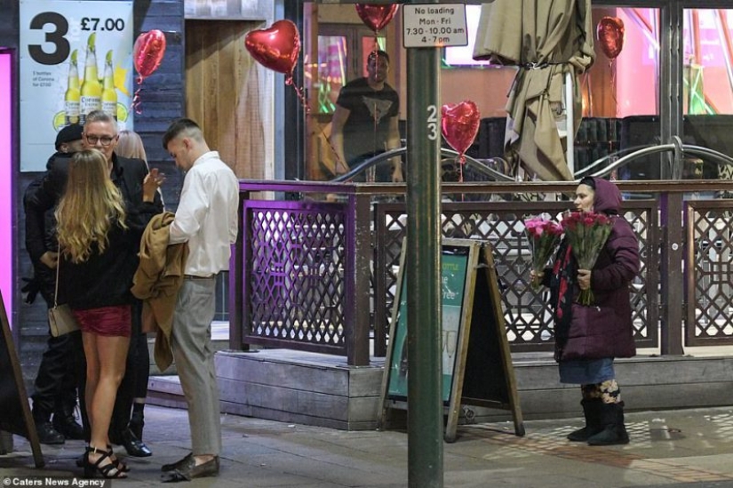The latest romantics: love, youth and alcohol on the streets of the UK on Valentine's Day