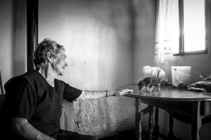 The photographer collected the stories of old people living all alone